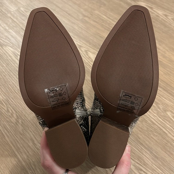 NWOB Snakeprint Booties - Picture 7 of 9